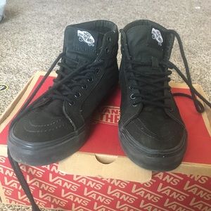 All black sk8 hi slims 🤙🏾🖤